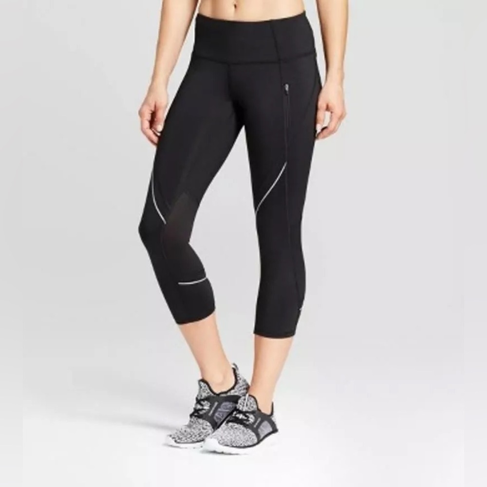 C9 Champion Embrace Run Capri Leggings Black Silver Size M